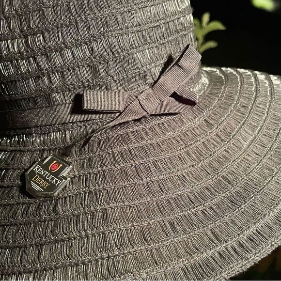 Black straw hat Kentucky Derby pin ? main image 6